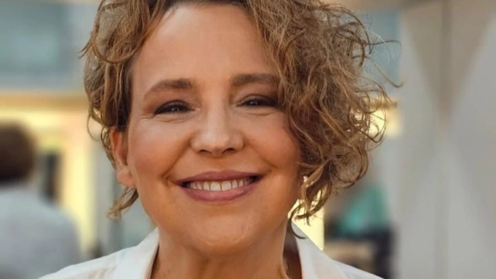 Ana Beatriz Nogueira nega internação e tranquiliza: 