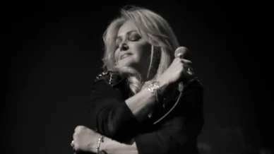 Recorde grandes sucessos de Bonnie Tyler; cantora morreu aos 75 anos