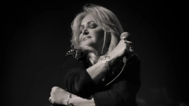 Recorde grandes sucessos de Bonnie Tyler; cantora morreu aos 75 anos