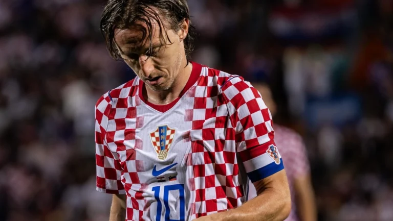 “VAR deve intervir apenas em erros de 200%”: Modric vê Croácia prejudicada