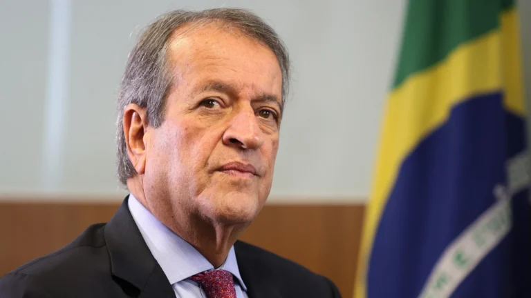 Valdemar diz não acreditar que Michelle mudará de sigla