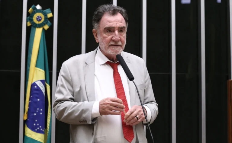 PSB tenta emplacar vice de Patrus Ananias em Minas