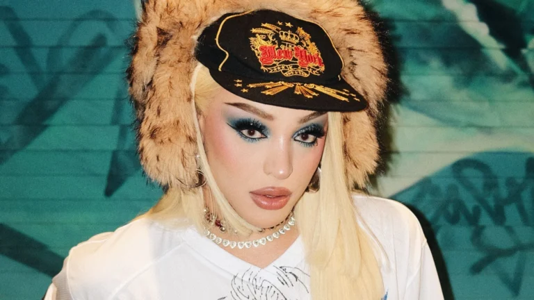 Nova música de Pabllo Vittar em inglês divide opiniões e gera debate