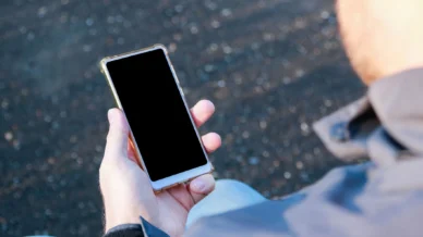 Roubos de celulares caem 18,6% em 2025; só RJ tem aumento, diz relatório