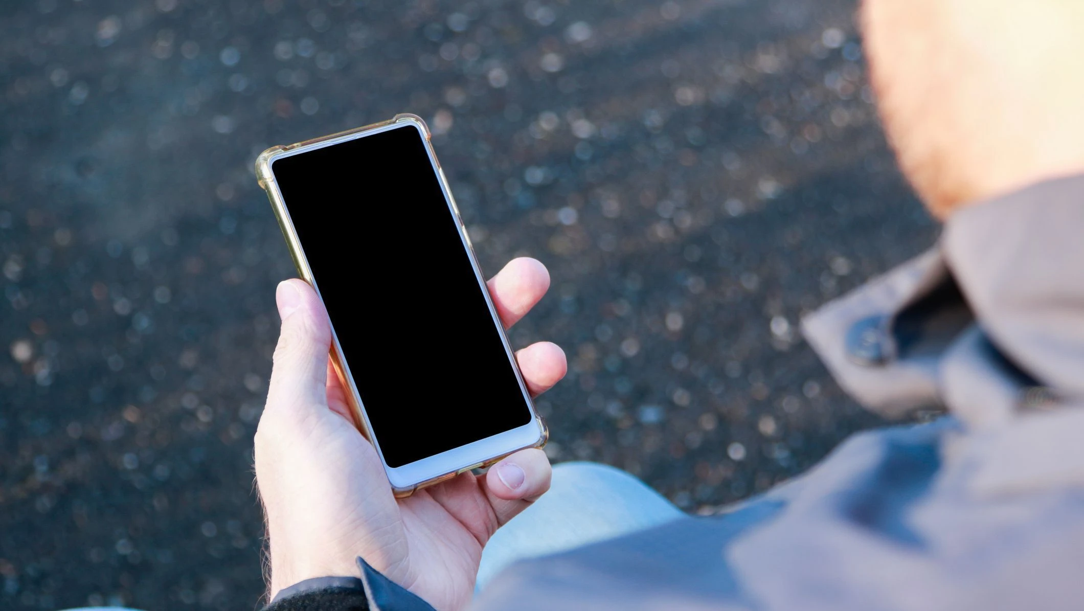 Roubos de celulares caem 18,6% em 2025; só RJ tem aumento, diz relatório