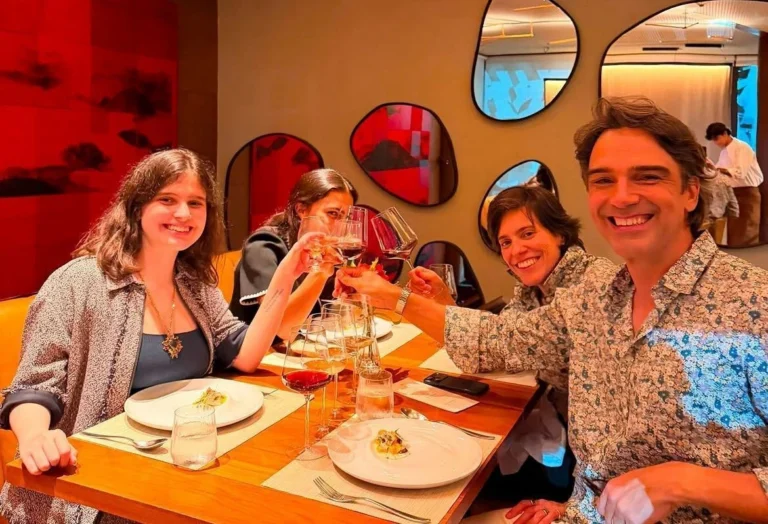 Tadeu Schmidt celebra aniversário e reflete: “A vida não é perfeita”