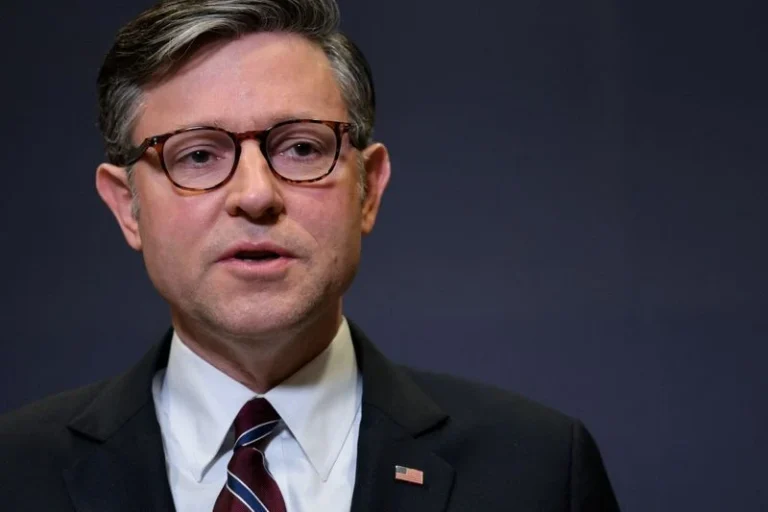 Líder da Câmara dos EUA quer US$ 95 bilhões para defesa e reforma eleitoral