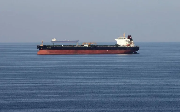 EUA dizem que “neutralizaram” petroleiro que ia à Ilha de Kharg, no Irã