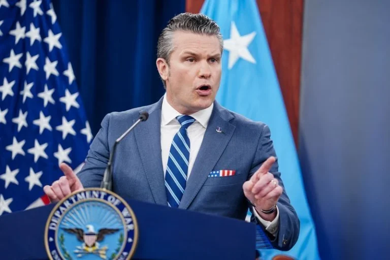 China e Rússia estão ajudando o Irã na guerra, diz Hegseth