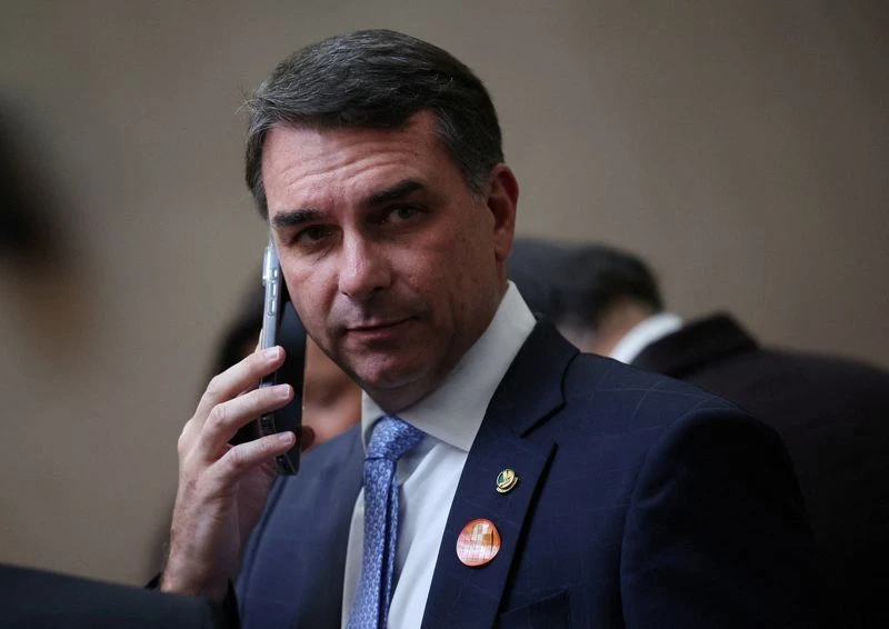 Flávio insiste por Republicanos e tenta evitar Lula com mais tempo de TV