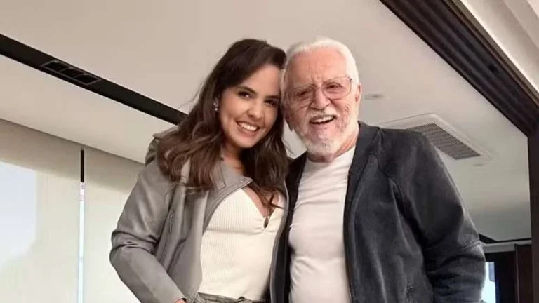 Carlos Alberto de Nóbrega rebate críticas sobre os 43 anos de diferença de idade com a esposa: ‘Atinge’