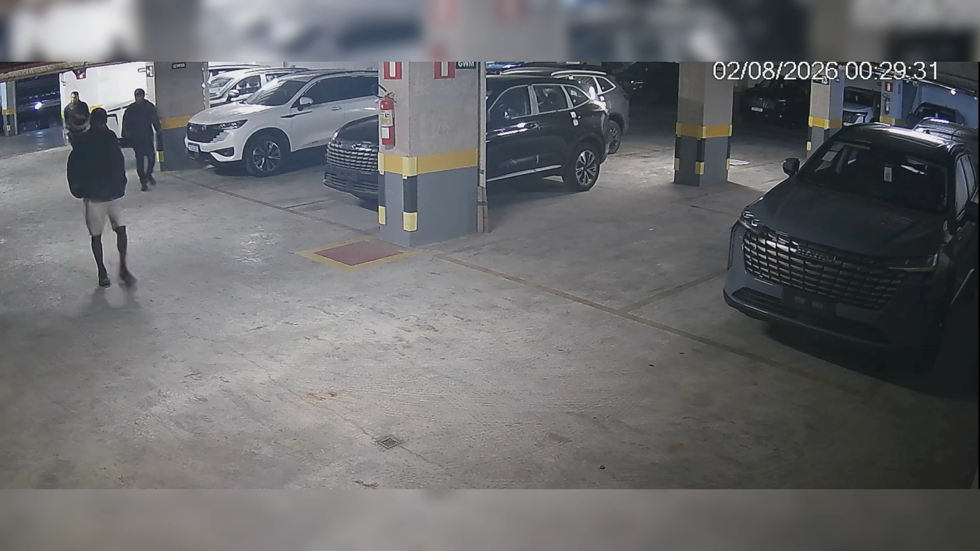 Vídeo registra furto de veículos em estacionamento de Belo Horizonte