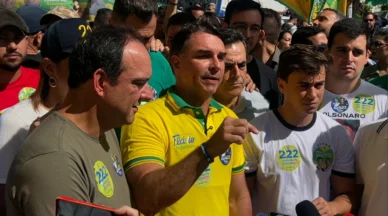 Ao lado de Nikolas, Flávio diz que 