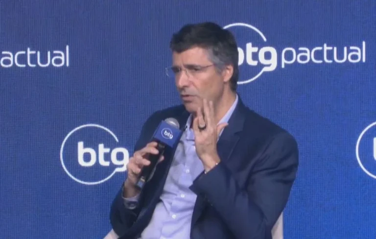 Trump se reúne com André Esteves e discute cenário econômico do Brasil