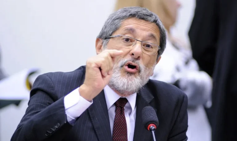 Coordenador da campanha de Lula defende que super-ricos paguem mais imposto