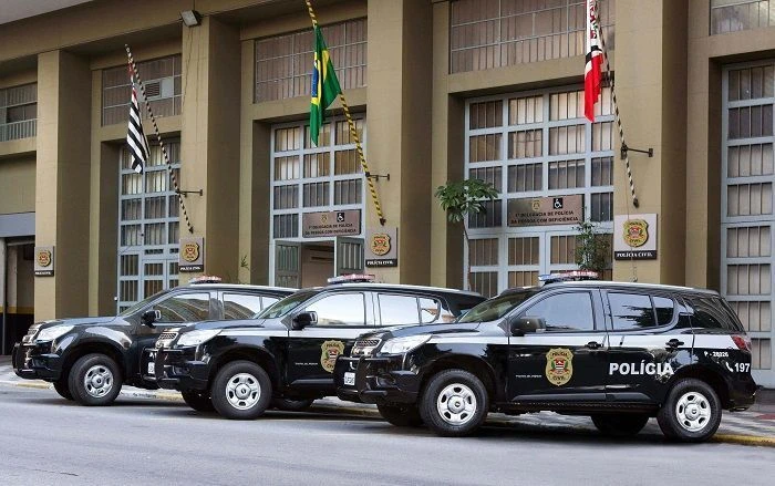 Homem mata companheira a facadas em Osasco (SP); suspeito está foragido