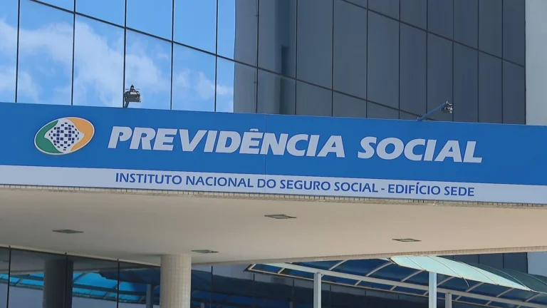 INSS paga aposentadorias e benefícios em agosto; veja calendário completo