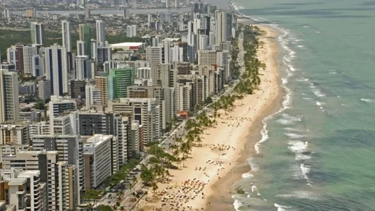 Semana em Recife terá chuvas contínuas e elevado índice ultravioleta