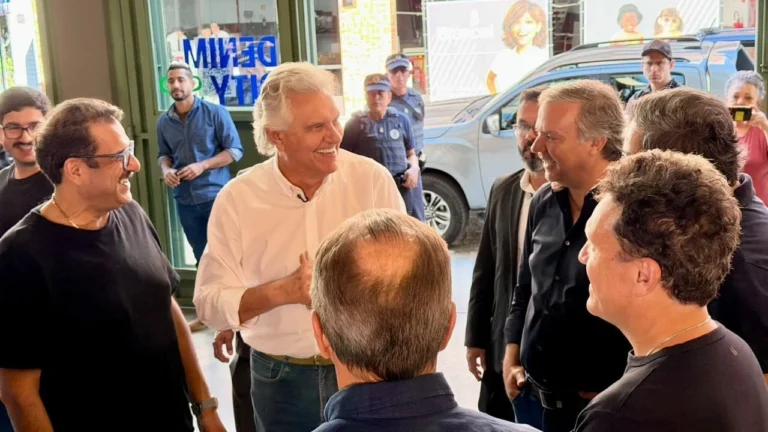 Em SP, Caiado diz ser a favor do fim da 6×1 e ataca Lula por economia