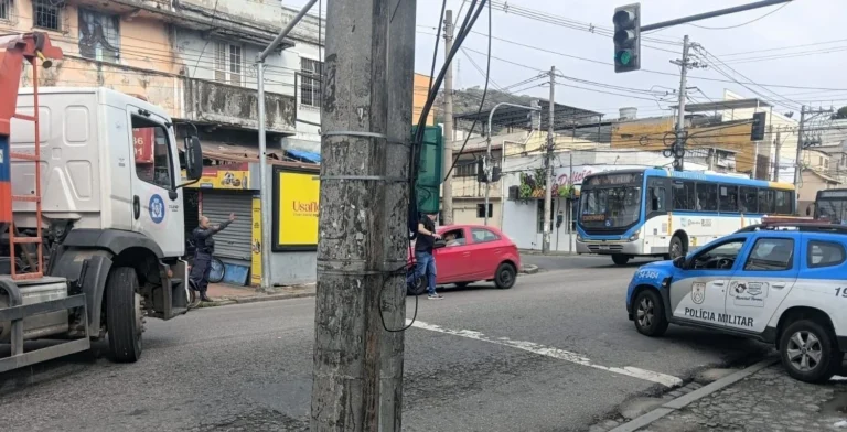 Mais de 33 linhas de ônibus são afetadas por barricadas no Rio