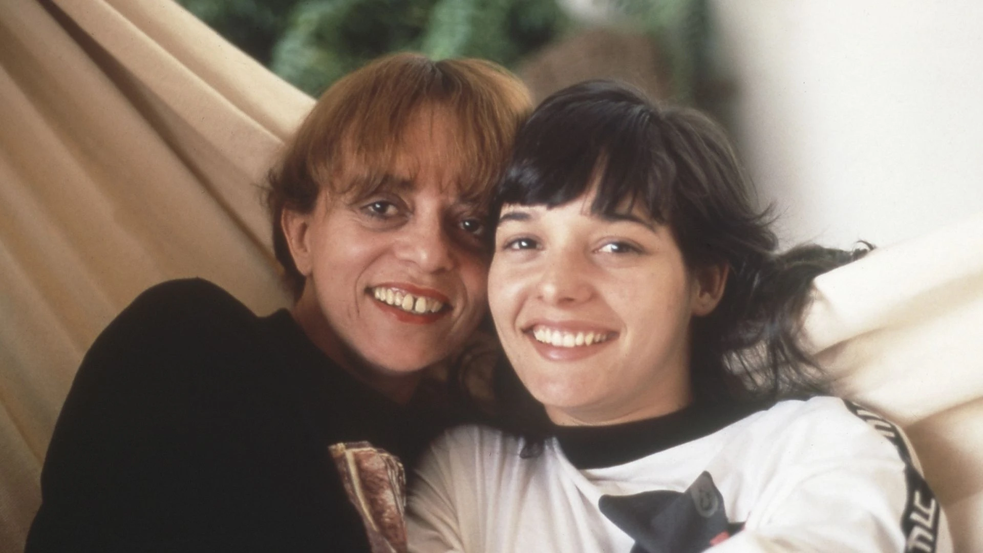 Gloria Perez homenageia Daniella Perez no dia em que filha faria 56 anos