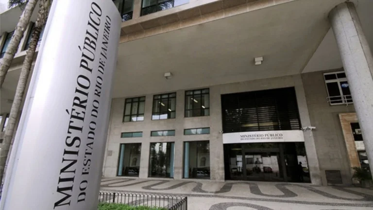 MPRJ prende dois PMs e denuncia 20 por elo entre milícia e tráfico