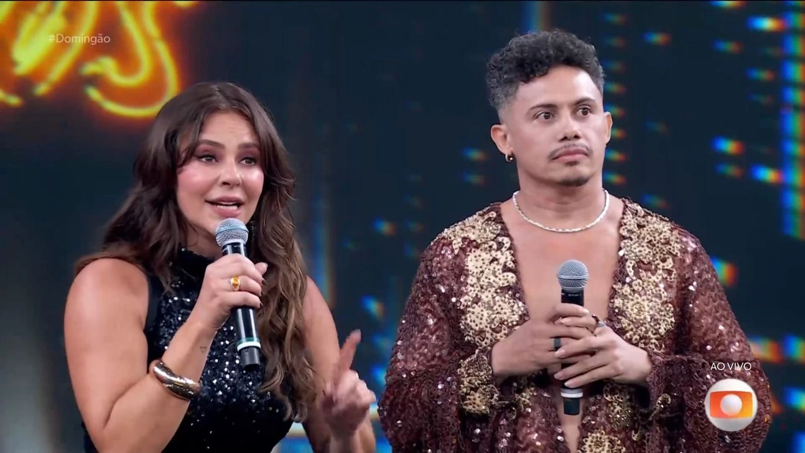 Paolla Oliveira aparece de surpresa na 
