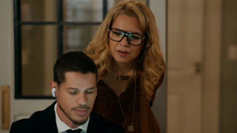Quem Ama Cuida: Pilar vê mensagem de Adriana no celular de Iuri
