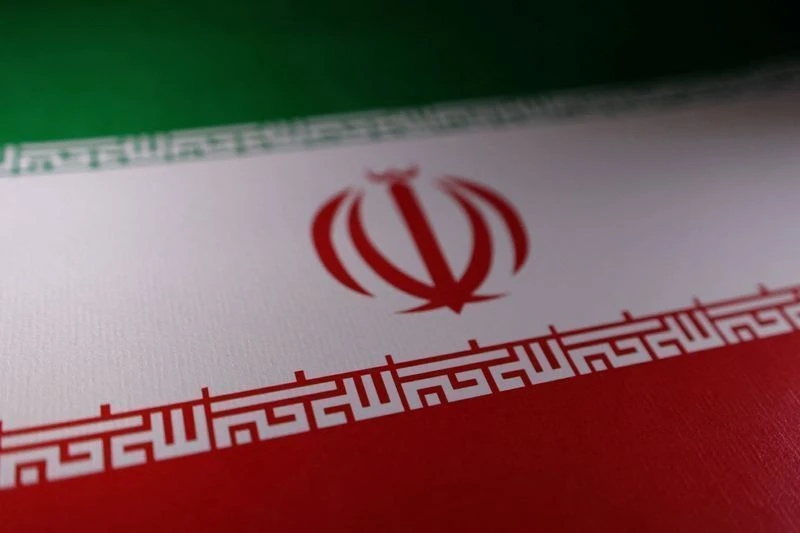 Moeda iraniana cai para mínima histórica em relação ao dólar