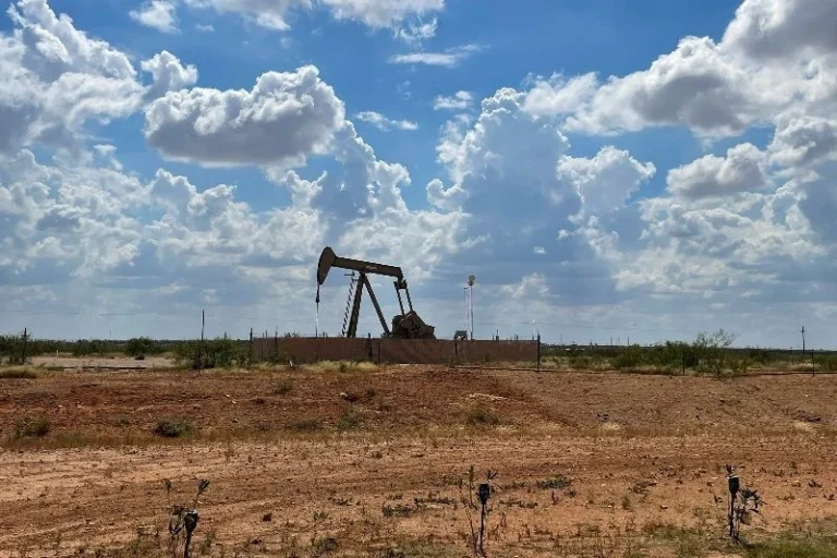 Preços do petróleo estendem alta com negociações sobre Ormuz no radar