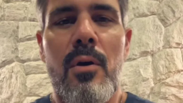 Piorou? Juliano Cazarré atualiza internação da filha de 4 anos no CTI: ‘Infecção pesada’