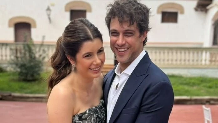 Ex-galã de “Malhação”, Ronny Kriwatt mostra filho em viagem
