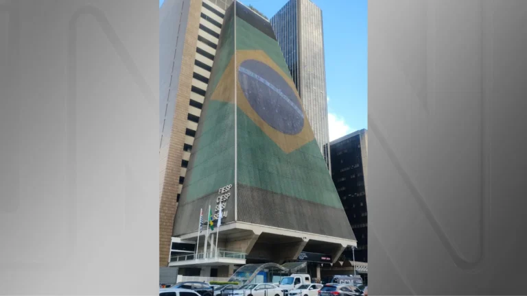 Fiesp exibe bandeira do Brasil contra o STF