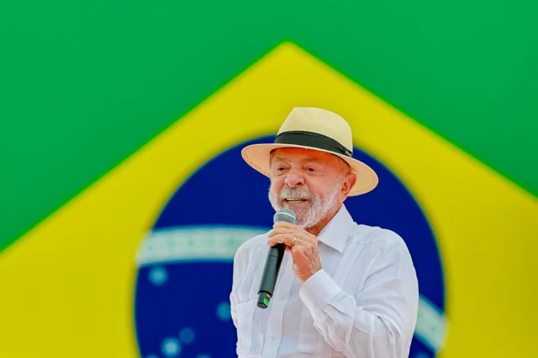 Lula: Não posso aceitar ideia de time pagar jogador com dinheiro dos pobres