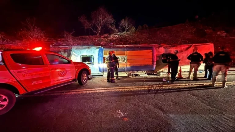 Três pessoas morrem em acidente com ônibus no ES; 44 ficaram feridas
