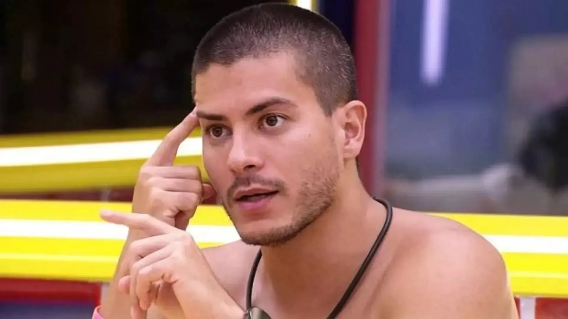 Arthur Aguiar quebra silêncio sobre ordem de despejo: 
