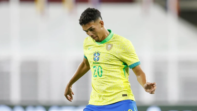 Quem é Arthur Dias, zagueiro convocado para a Seleção Brasileira