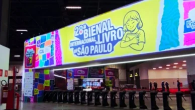 Bienal do Livro notifica editora após caso de homem mascarado em estande