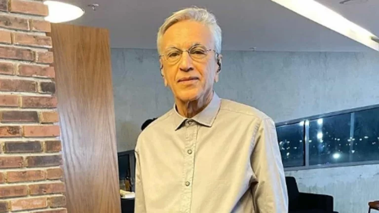 Caetano Veloso vence na Justiça e será indenizado por afiliada do SBT
