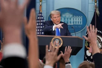 CNN, MS NOW e Politico pedem que juiz impeça Trump de retomar banimento