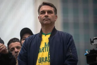 Flávio Bolsonaro cancela ida ao debate da Rede Globo
