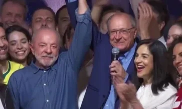 Análise: Lula acena ao centro e promete mudar governo