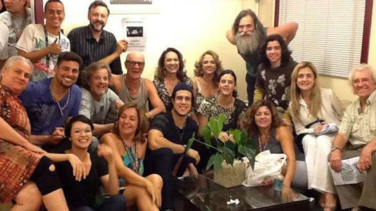 Atriz assina com a Globo e personagem importante volta em 'Avenida Brasil 2'; saiba quem é