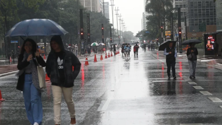 Sudeste começa semana sob alerta de temporais; veja áreas de risco