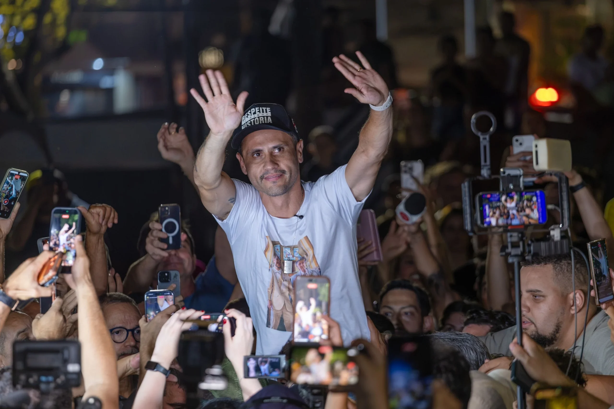 Cleitinho negocia com Flávio apoio à reeleição em 2030