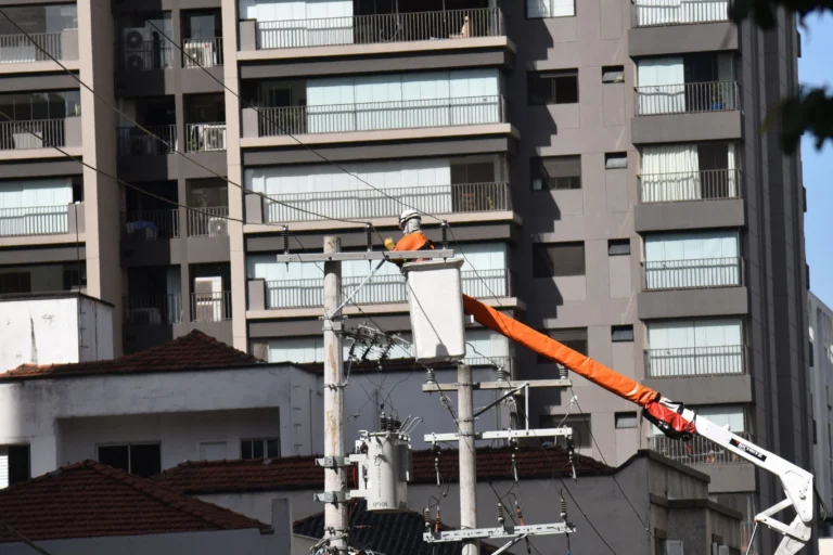 Prefeitura de São Paulo multa Enel em R$ 11,4 milhões por apagões em 2025