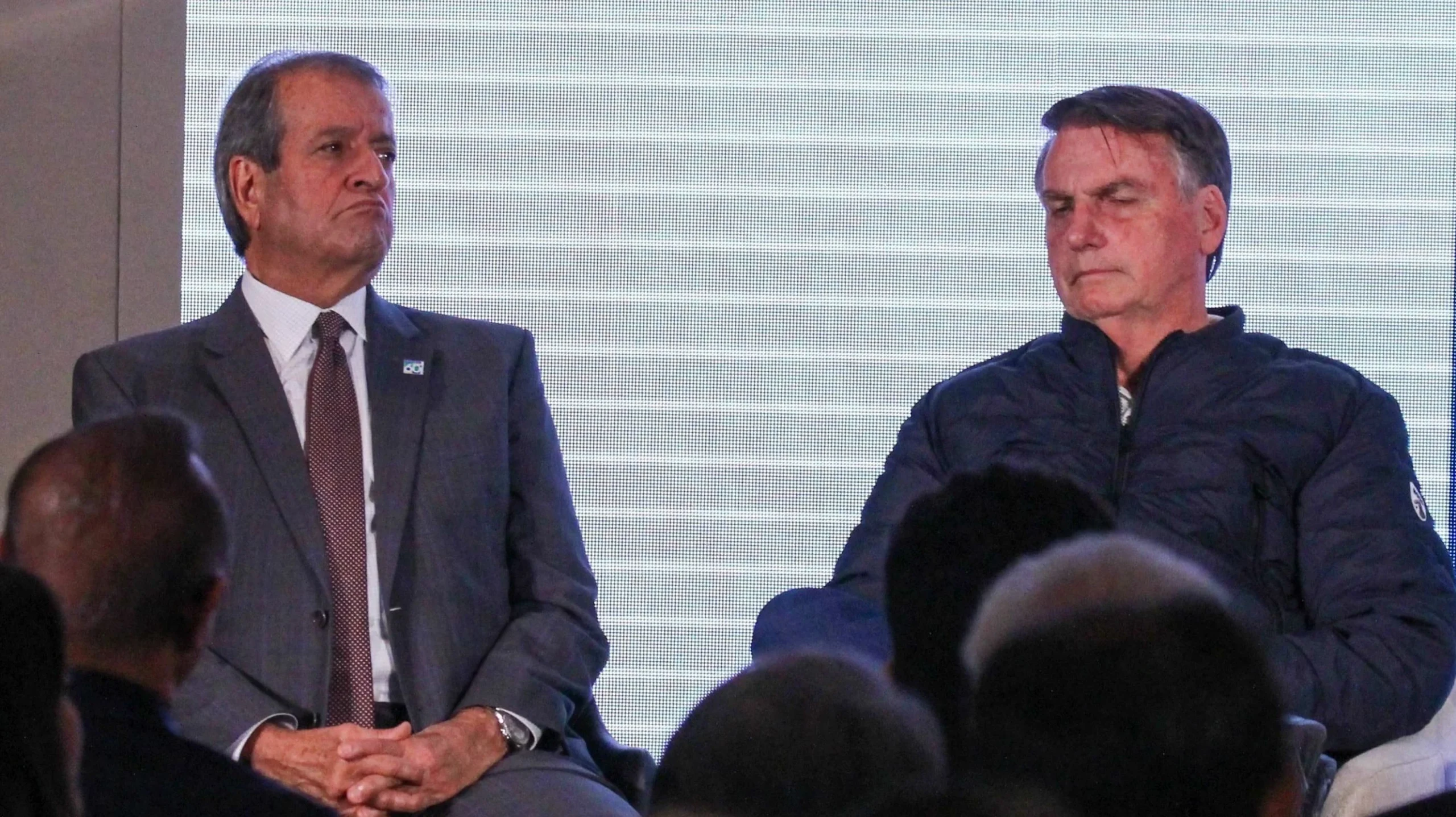 Após fuga de Flávio, Jair Bolsonaro pede visita de presidente do PL
