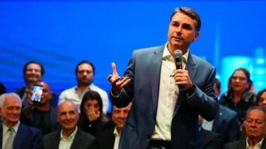Flávio vai às redes reforçar que, se eleito, não acabará com Bolsa Família