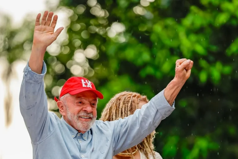 Lula pavimenta fim da escala 6×1 em busca de “bala de prata” no 2º turno