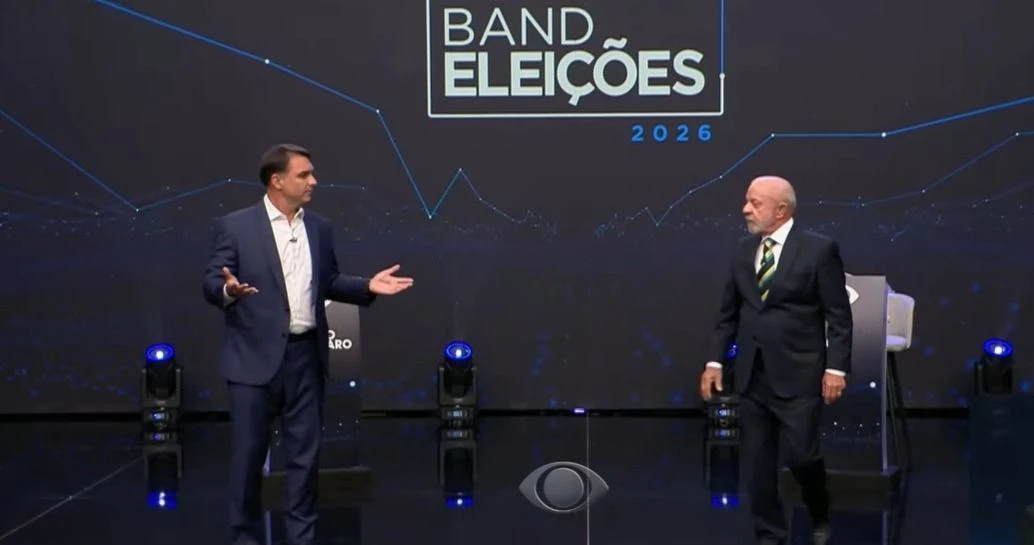 Flávio diz que Lulinha fugiu e Lula fala que Eduardo está tramando nos EUA